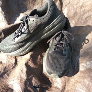 Brooks Ghost Max 2 Ebony Black Women's 9 Reg